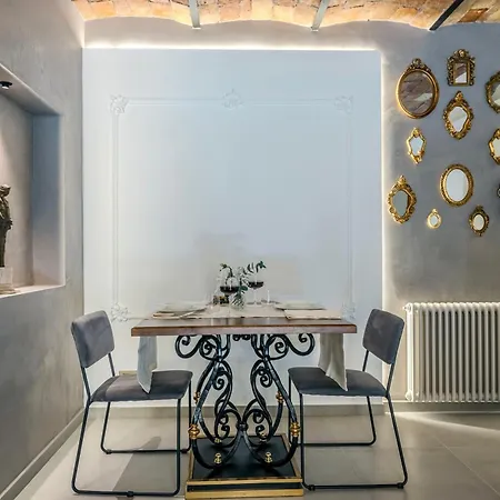 Colosseum 1 Min Design With Private Courtyard Apartment