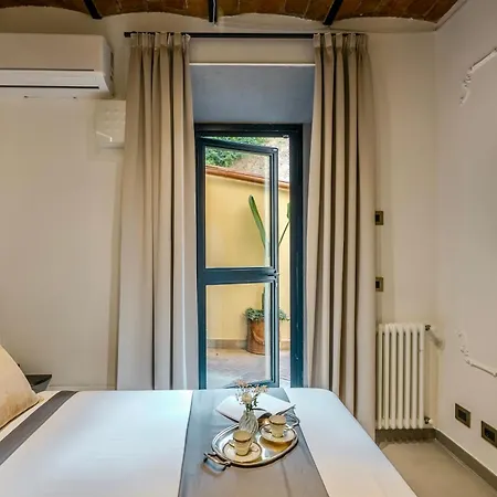 Colosseum 1 Min Design With Private Courtyard