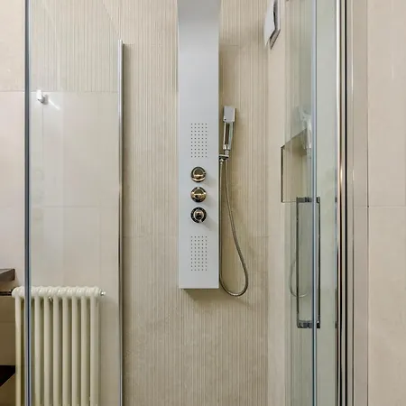 Colosseum 1 Min Design With Private Courtyard Apartamento Roma