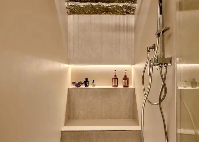 Colosseum 1 Min Design With Private Courtyard Apartment *