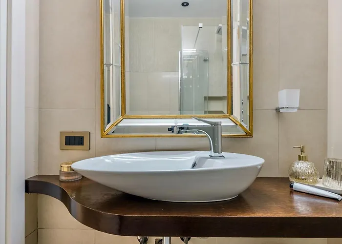 Colosseum 1 Min Design With Private Courtyard Rom