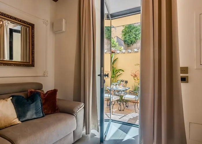 Colosseum 1 Min Design With Private Courtyard Rom