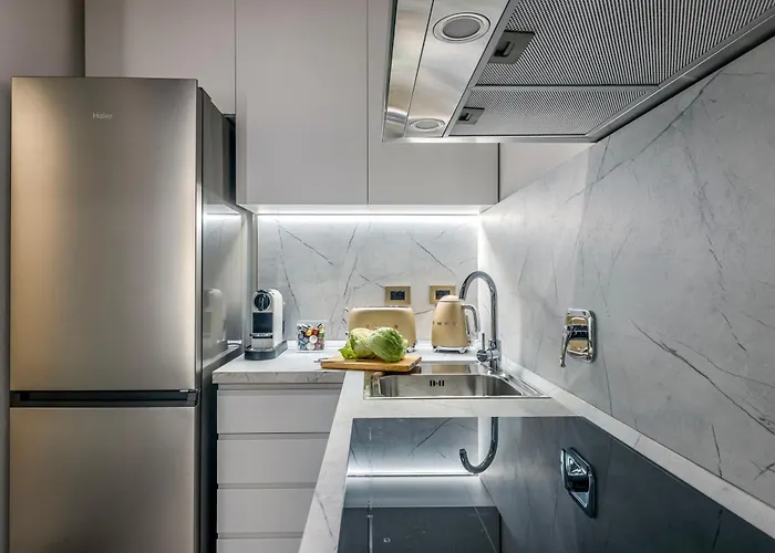 Colosseum 1 Min Design With Private Courtyard Rom