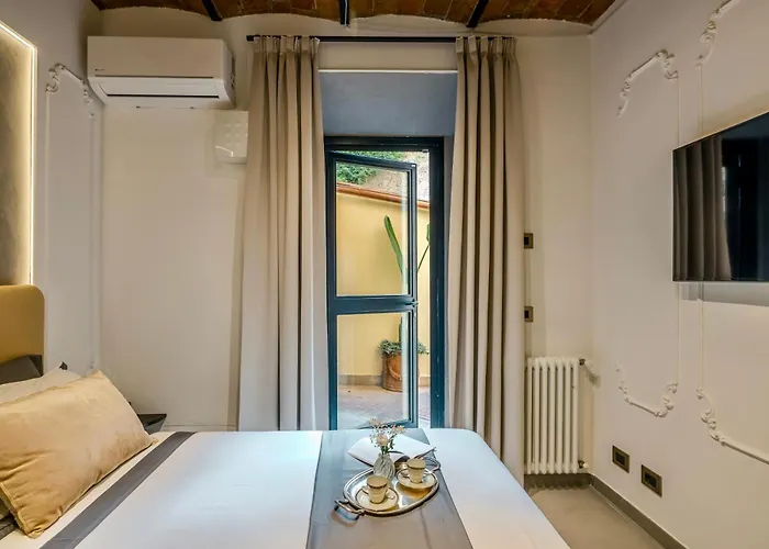 Colosseum 1 Min Design With Private Courtyard