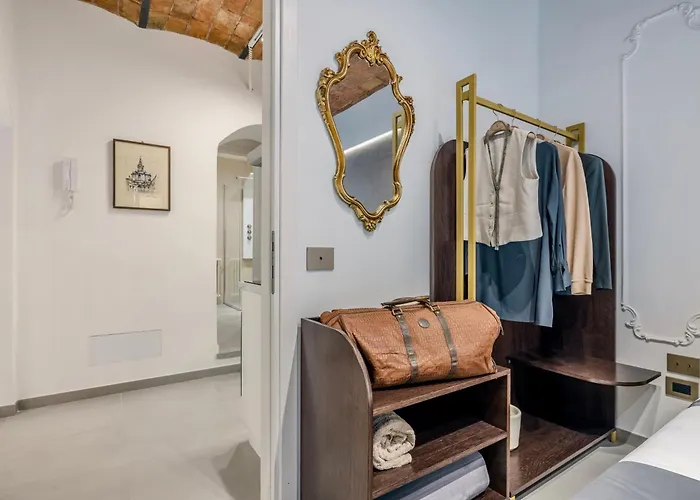 Colosseum 1 Min Design With Private Courtyard