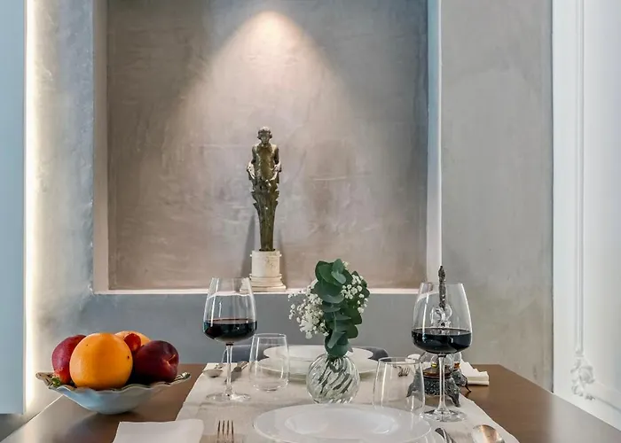 Colosseum 1 Min Design With Private Courtyard *