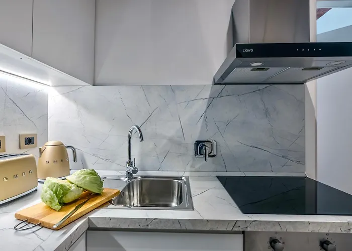 Colosseum 1 Min Design With Private Courtyard Apartment *