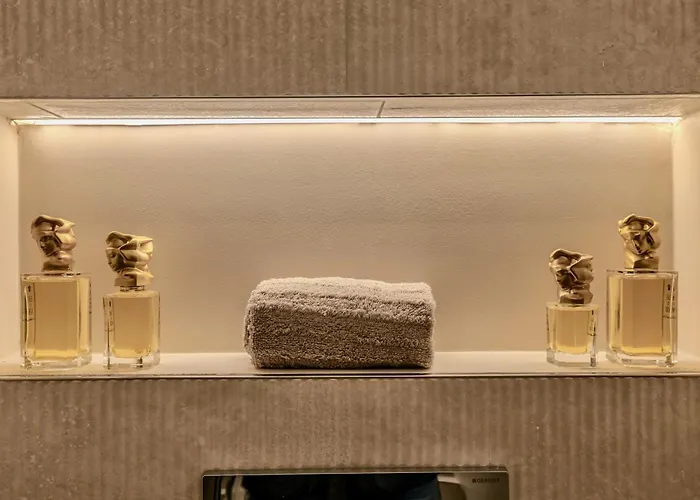 Colosseum 1 Min Design With Private Courtyard Apartment *